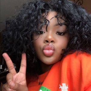 Meet your Posher, Tori